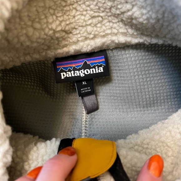 Patagonia Sherpa Vest - Picture 2 of 3